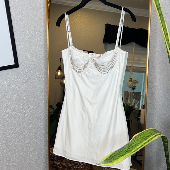 House of CB ‘Grace’ embellished velvet white mini dress NWOT - Picture 11 of 14